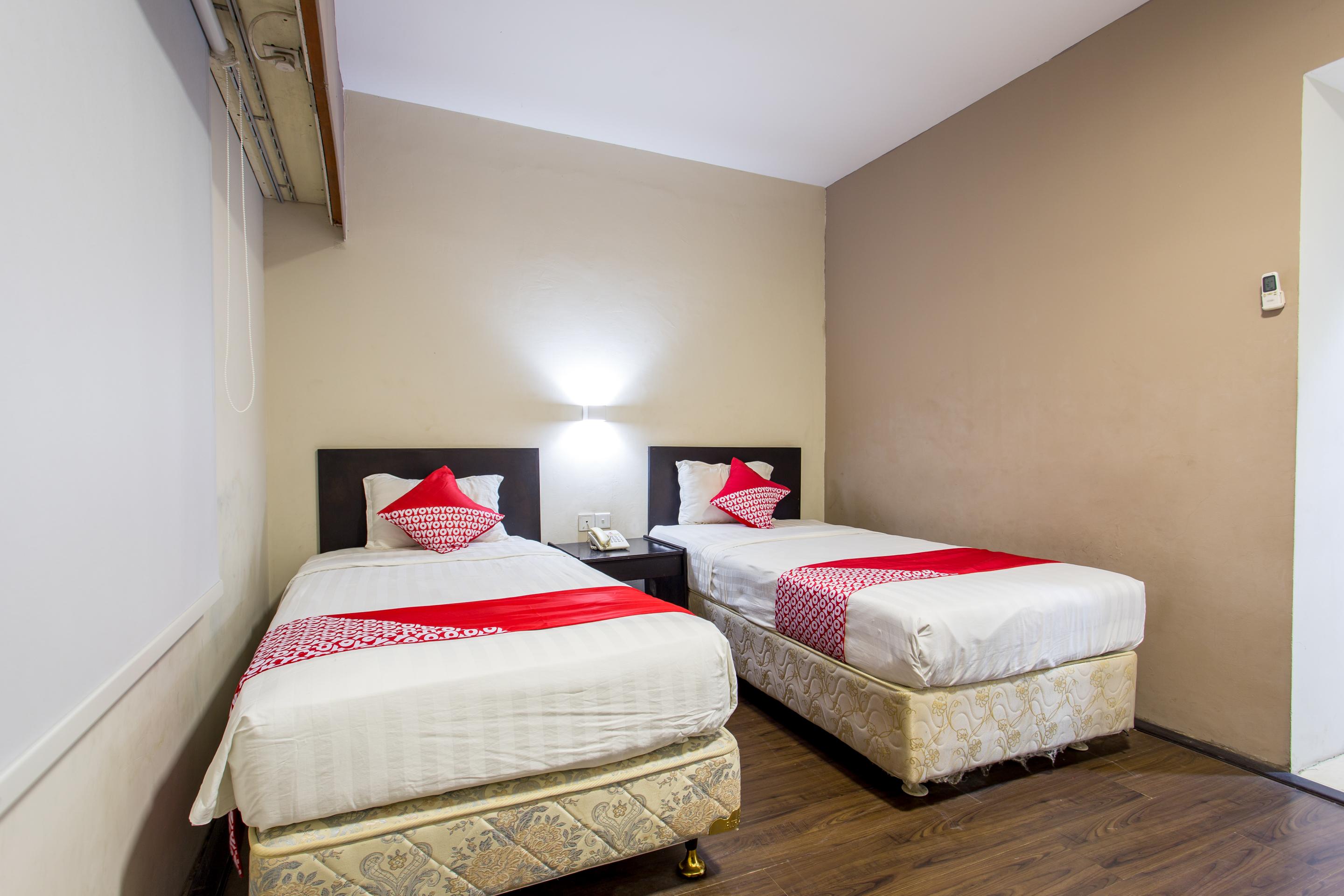Hotel Capital O 769